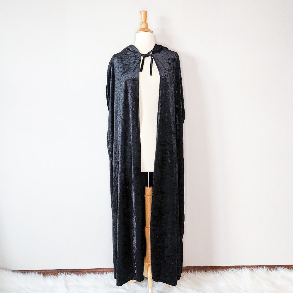 Spirit Halloween Black Velvet Hooded Womens Cape
